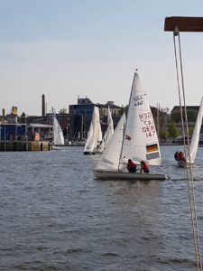 gerade der Start fordert den Teilnehmern Vieles ab - Regatten in Rostock